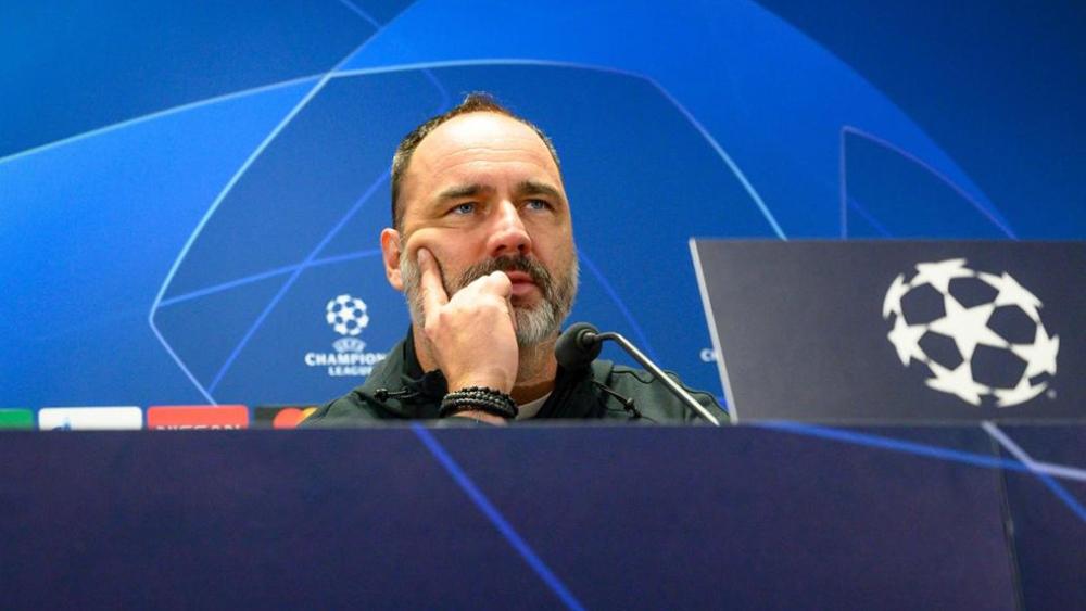 مدرب سلافيا يتوقع مواجهة "أفضل نسخة" من برشلونة