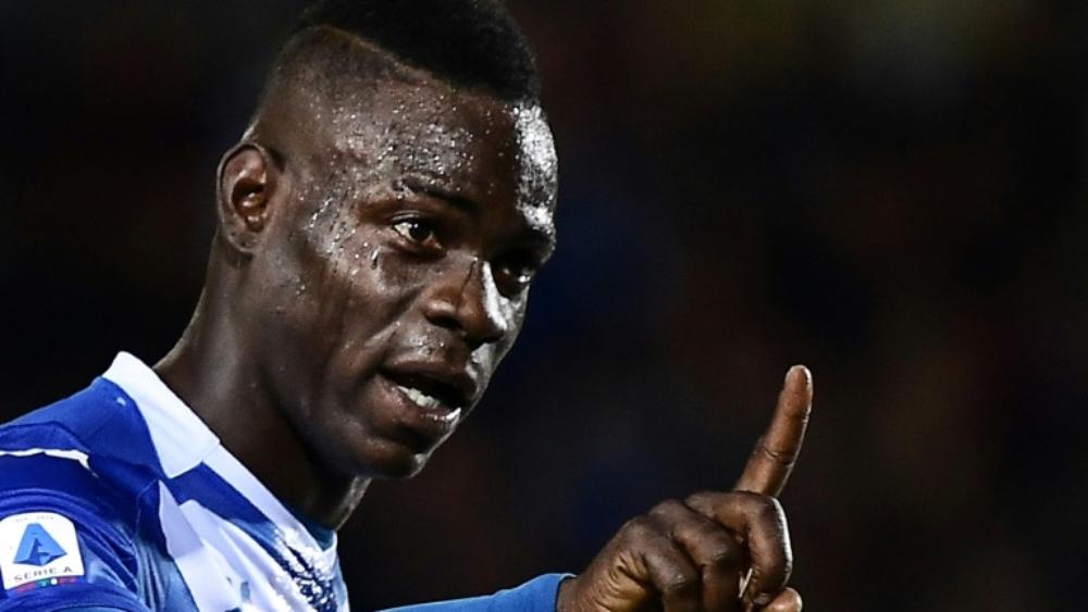 فيرونا يمنع رئيس "الألتراس" من دخول الملعب 10 أعوام بسبب بالوتيلي