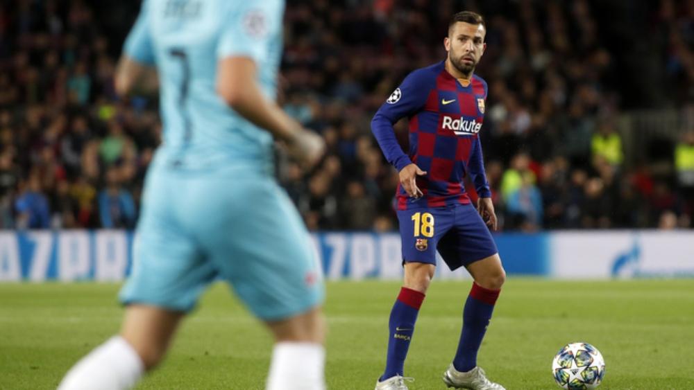 ألبا يغيب عن برشلونة لفترة بعد تعرضه لإصابة عضلية