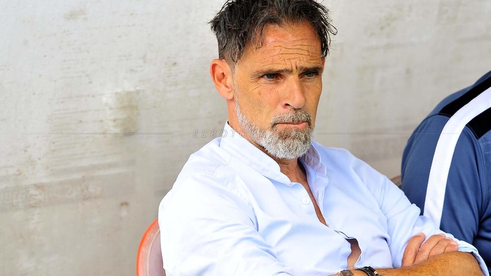 الجامعة توقف مدرب شباب المحمدية لأربع مباريات