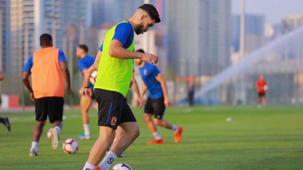 وليد أزارو ينتظم في مران الأهلي بعد العودة من المغرب