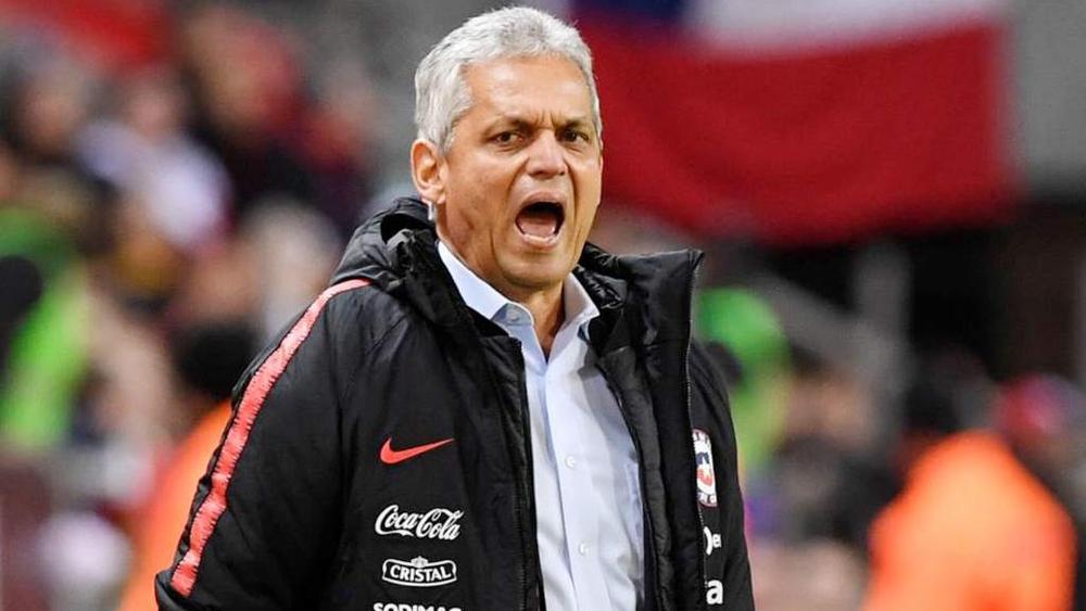 مدرب تشيلي يُلوّح بالاستقالة بعد إضراب لاعبيه