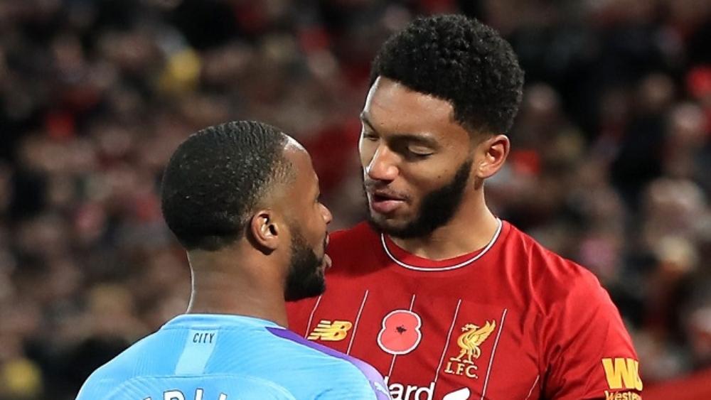 سترلينج يدافع عن جوميز: "من الصعب علي أن أرى زميلي يواجه صافرات استهجان بسبب شيء كان خطأ من جانبي"