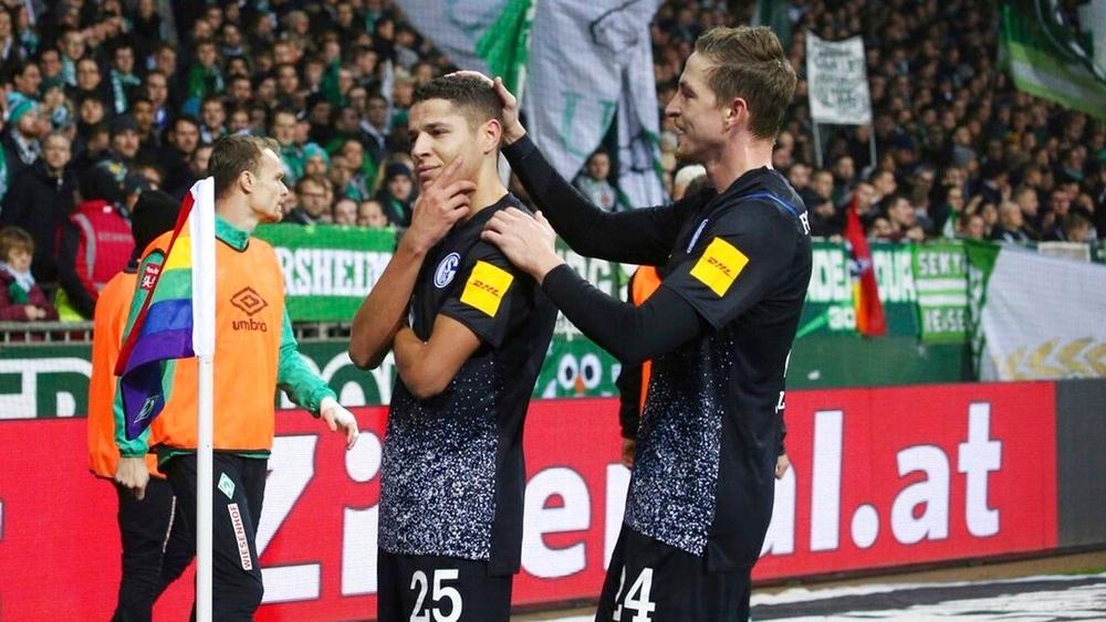 حارث يواصل عروضه المُذهلة ويقود شالكه04 لتجاوز بريمن