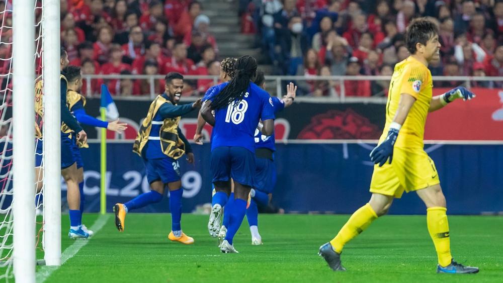 الهلال السعودي يقهر أوراوا الياباني بثنائية.. ويُتوج بطلًا لمسابقة دوري أبطال آسيا