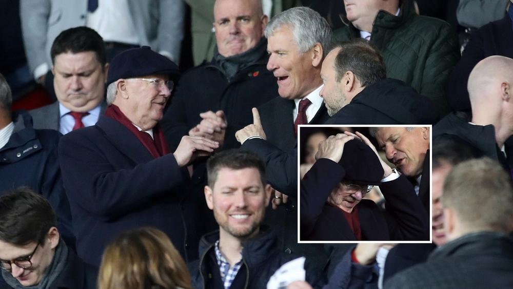 فيرغيسون "يثور" في وجه نائب رئيس مان يونايتد.. ويعاتبه على الإدارة "السيئة" للفريق