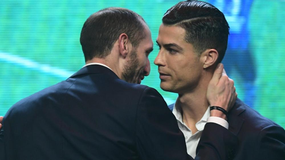 كيليني: "ريال مدريد سرق كرة ذهبية من كريستيانو رونالدو"