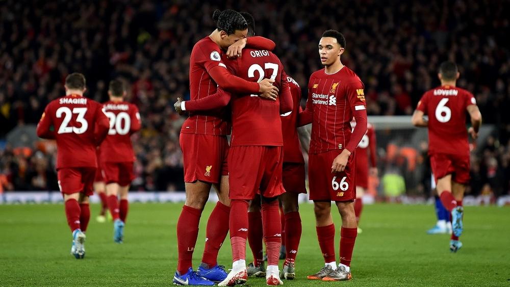 ليفربول يهزم إيفرتون بـ"خماسية".. وليستر سيتي يواصل "المطاردة"