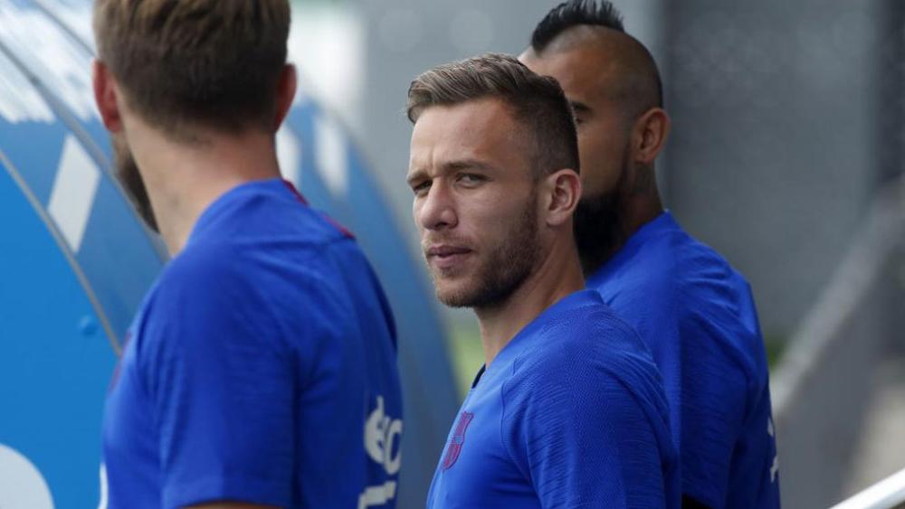 أرثور وفاتي يغيبان عن برشلونة أمام مايوركا