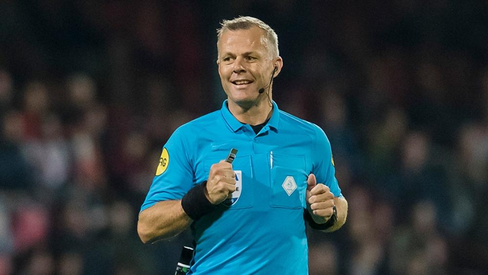اختيار حكم هولندي لقيادة مباراة الإنتر وبرشلونة