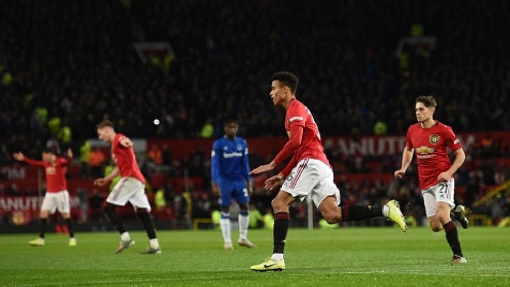 مانشستر يونايتد يعود لفصوله "الباردة" ويتعثر أمام إيفرتون