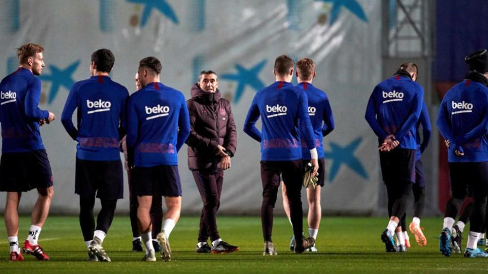 مدرب برشلونة يستدعي "18 لاعبًا" لمواجهة ريال مدريد