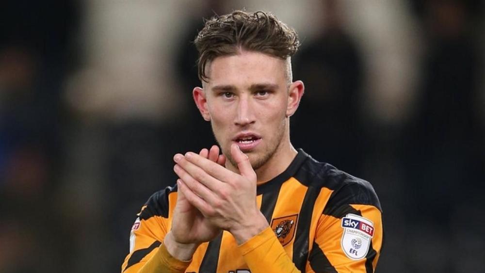 هال سيتي يعبر عن سعادته بعد تجاوز لاعبه أول مراحل "علاج السرطان"