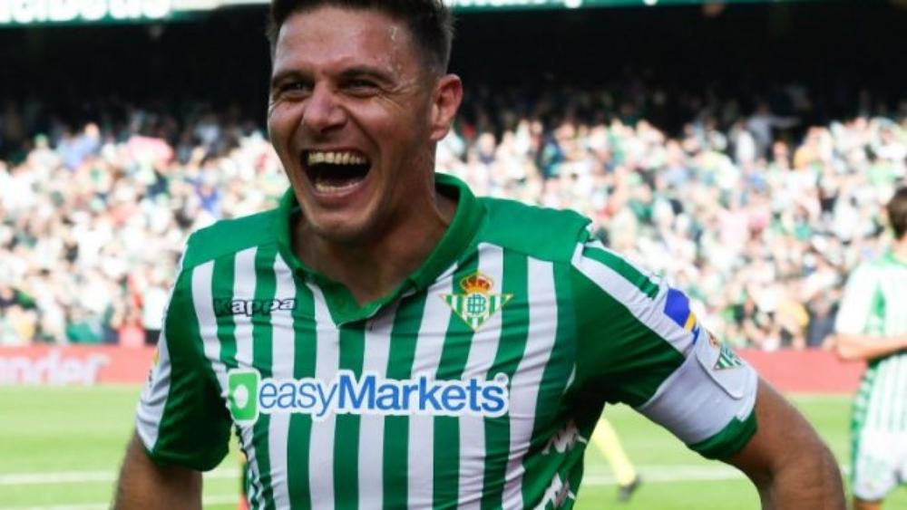 رسميًا | خواكين (38 سنة) يجدد عقده مع ريال بيتيس حتى 2021