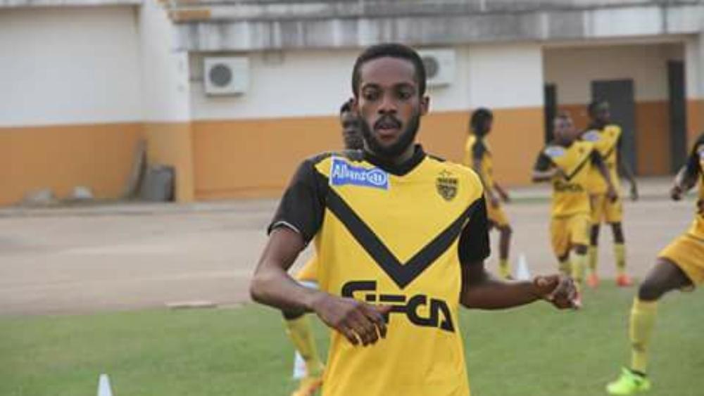 الإيفواري أنغبانغي يُقنع طاليب ويُوقِّع في كشوفات الجيش الملكي