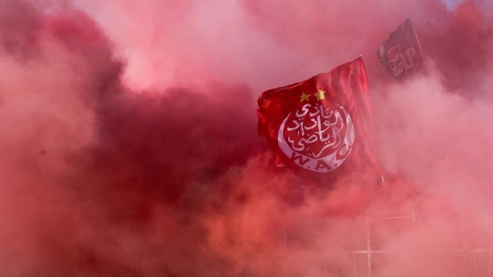 جماهير الوداد ترد بعبارات "نارية" على إدارة النادي..وتستغرب من إصدارها لبلاغ "هام" أثناء مباراة بيترو أتليتيكو الأنغولي..!