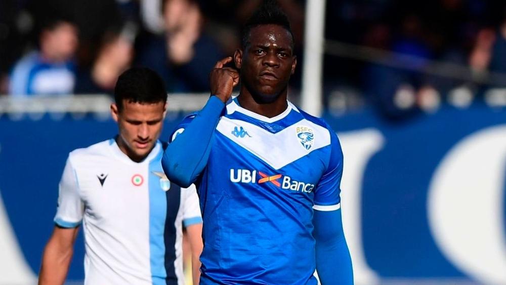 بالوتيلي يتعرض لـ'إساءة عنصرية' من جديد ويوجه رسالة لجماهير لاتسيو: "عار عليكم!"