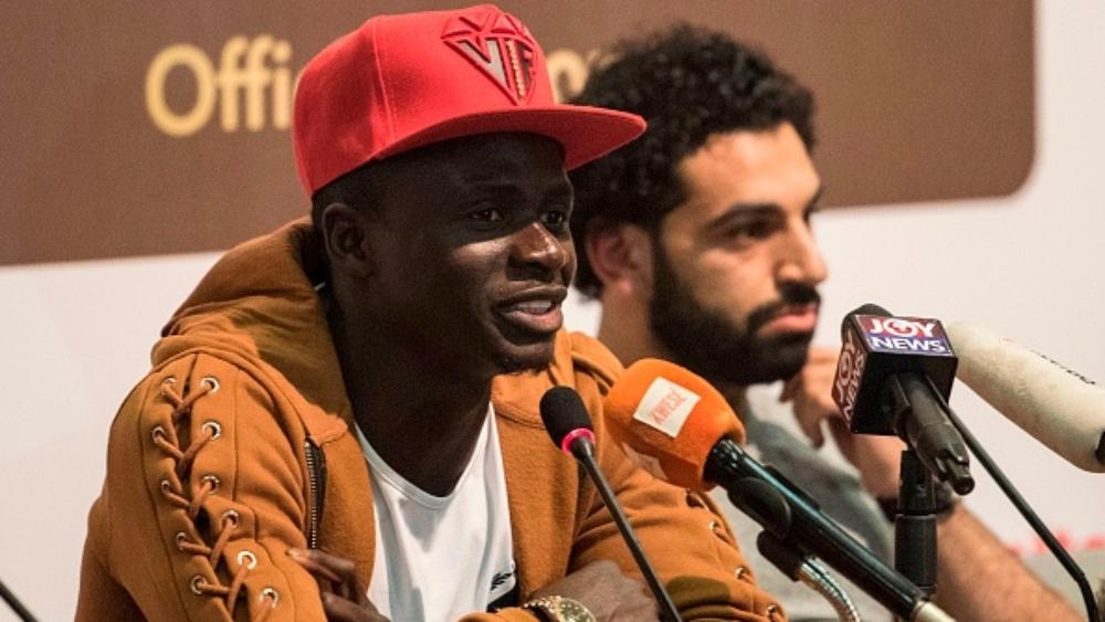 ماني يصل إلى الغردقة وصلاح رفض استقلال الطائرة معه