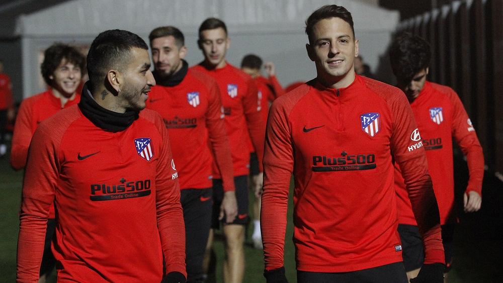 أتلتيكو مدريد يبدأ التحضير لمواجهة برشلونة في كأس السوبر