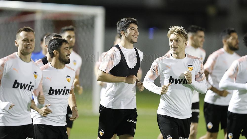 فالنسيا يتدرب في جدة استعدادًا لمواجهة ريال مدريد في السوبر الإسباني