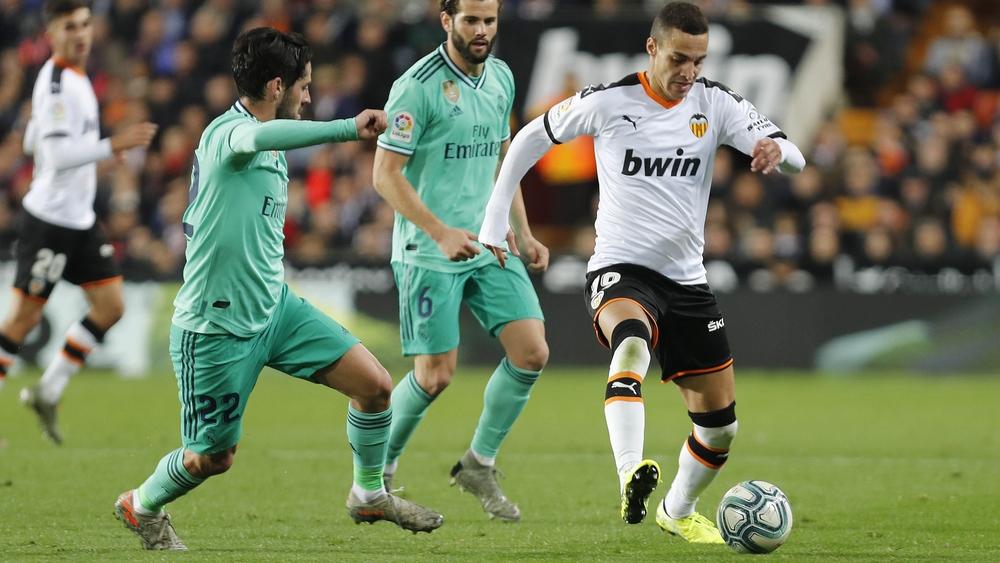 غيابات مؤثرة تُلقي بظلالها على مباراة فالنسيا وريال مدريد