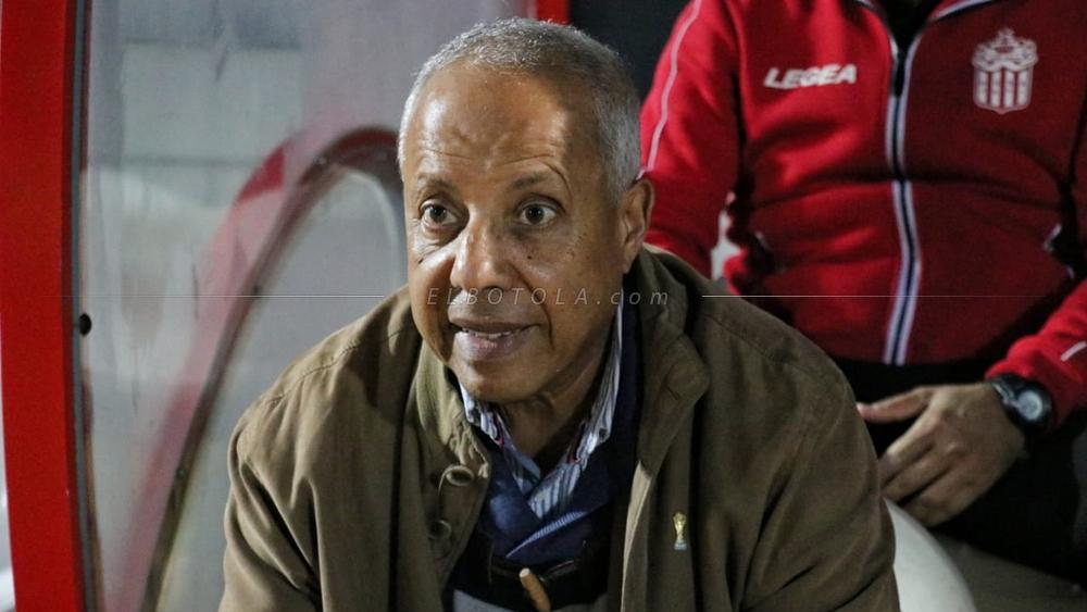 فاخر : "أشك أن اللاعبين تعرضوا للشعوذة و أحاول ما أمكن قيادة سفينة الفريق لبر الأمان"