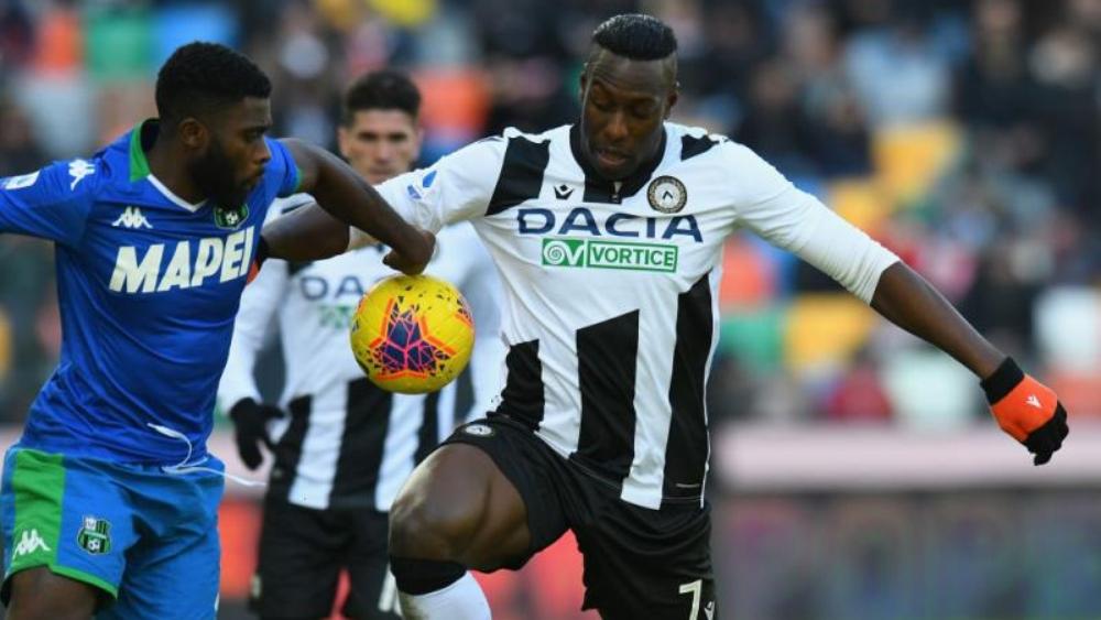 أودينيزي يهزم ساسولو بثلاثية في الدوري الإيطالي