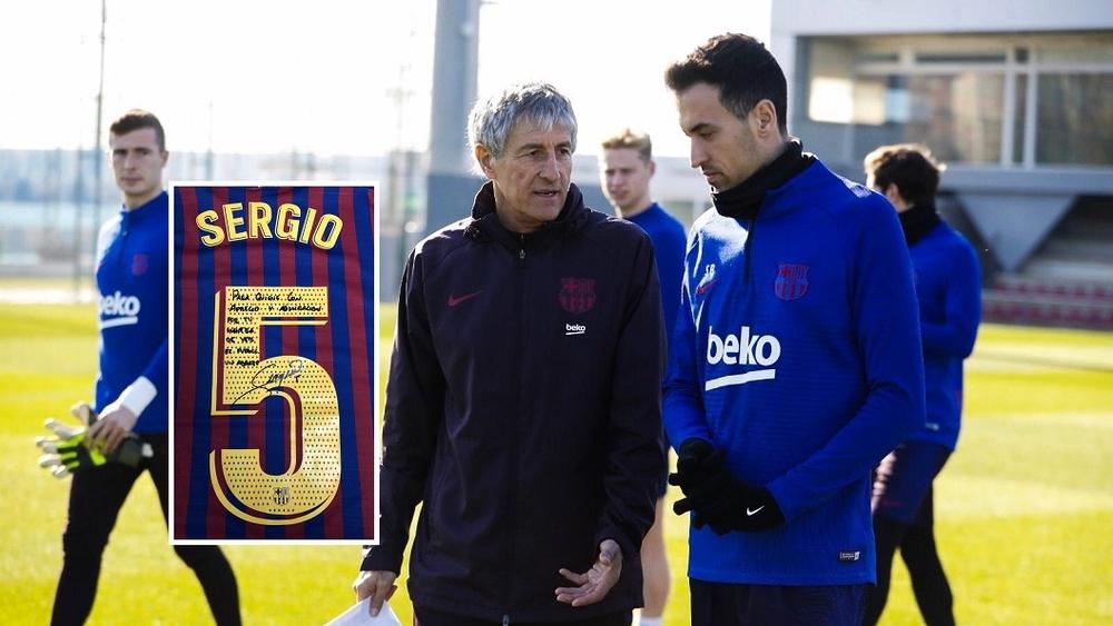 عندما أهدى بوسكيتس قميصه لمدربه الحالي كيكي سيتيين عام 2018!