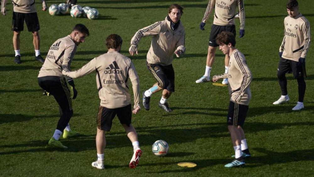 رغم تعافيه من الإصابة .. زيدان يرفض المغامرة براموس ضد إشبيلية