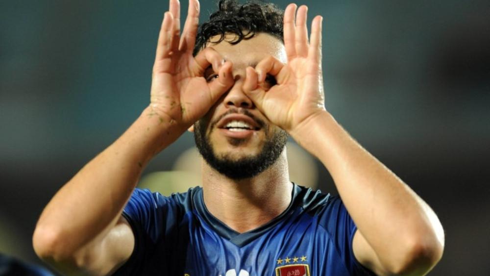 الأهلي يسعى لتجنب سيناريو رحيل أزارو للزمالك