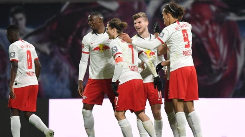 لايبزيج يعزز صدارته للبوندسليجا بثلاثية على يونيون برلين