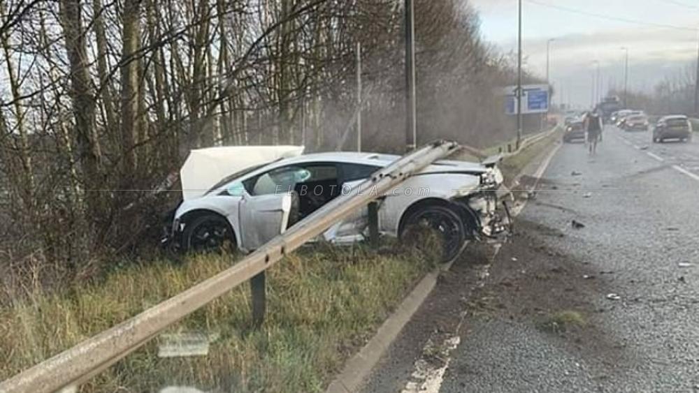 حارس مانشستر يونايتد ينجو من حادثة سير مروعة