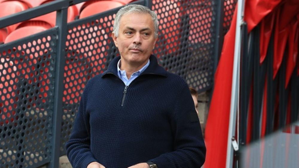 مورينيو: "كافاني؟ صديقي الخليفي سيرسل لي مبابي"