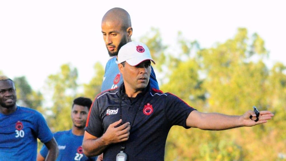 أولمبيك آسفي يواجه مولودية وجدة بدون مدربه الكيسر بداعي "المرض"