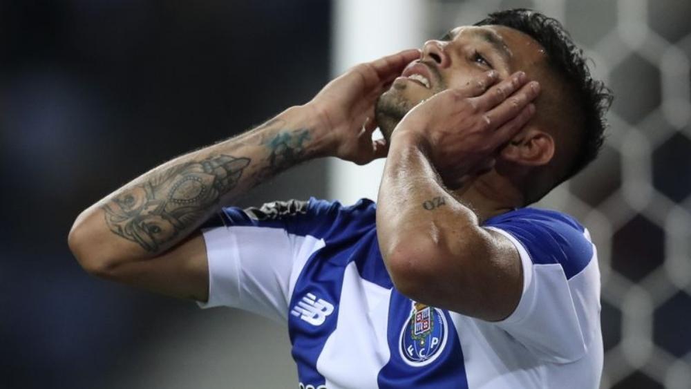 منزل لاعب بورتو "كورونا" يتعرض للسطو المسلح