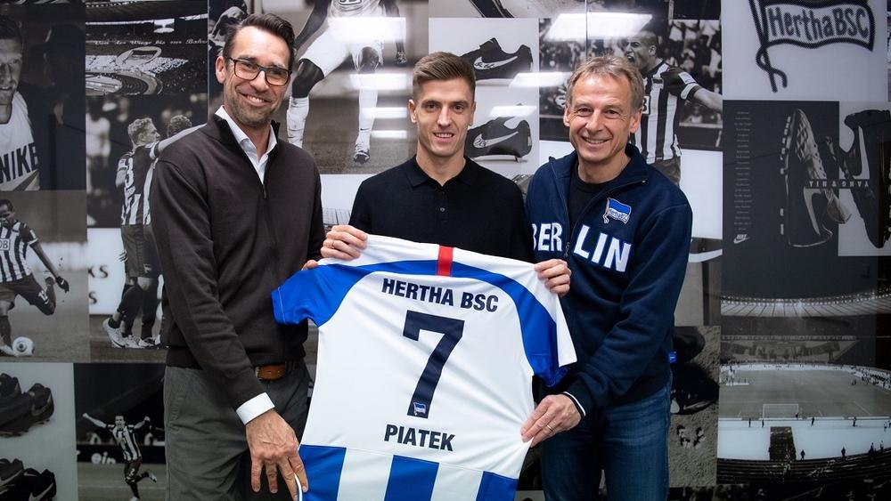 رسميا | هيرتا برلين يضم المهاجم البولندي بيونتك من ميلان