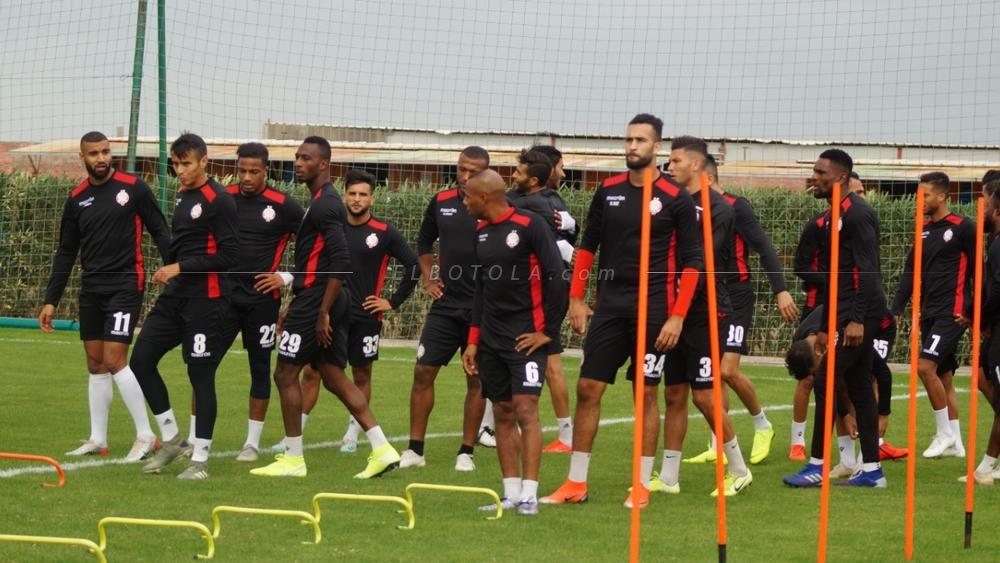 الوداد يخوض أول حصة تدريبية بعد "العودة" من جنوب أفريقيا "استعدادا" لمواجهة سريع واد زم