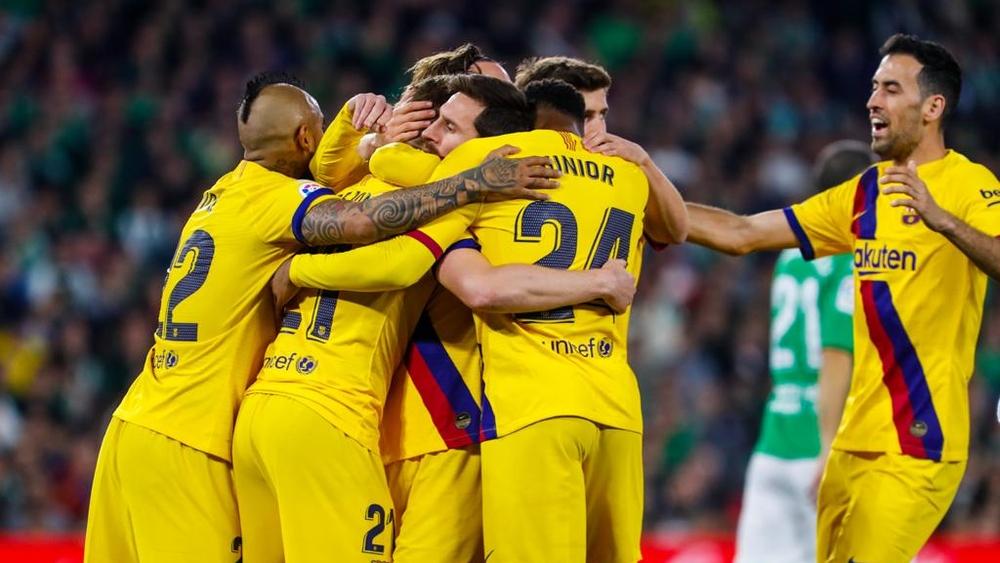 برشلونة يحقق "ريمونتادا" ويعود بفوز "صعب" من ملعب ريال بيتيس.. وميسي يقدم 3 تمريرات حاسمة