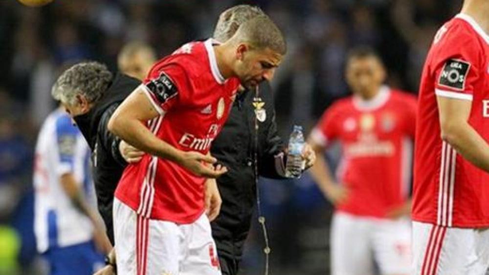 عادل تاعرابت يتعرض "لتلف" بالأسنان في المباراة الأخيرة أمام بورتو