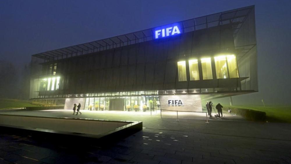 الاتحاد الدولي (الفيفا) يُنشئ صندوقًا لمساعدة اللاعبين ماديًا عند انهيار أنديتهم