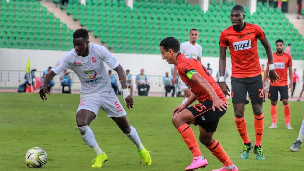 نهضة بركان "تفشل" في الإلتحاق بالوداد في الصدراة بعد التعادل مع حسنية أكادير في مباراة شهدت ثلاث بطاقات حمراء !