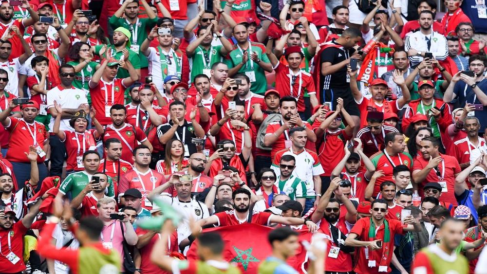 كيِّفوا القوانين مع الواقع .. وأريحوا جماهير الأندية المغربية من "هاجس المؤامرة"