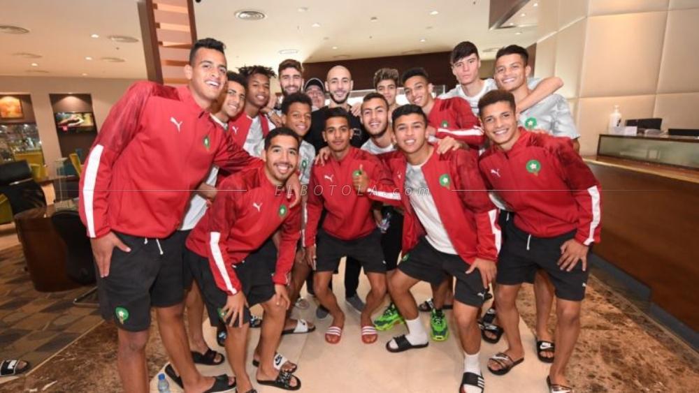 نورالدين أمرابط يزور مقر بعثة المنتخب الوطني لأقل من 20 سنة لتحفيز اللاعبين قبل مباراة جيبوتي
