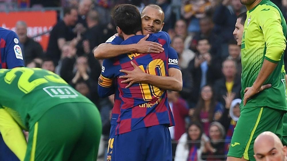 سيتين يستدعي 20 لاعبا لمواجهة نابولي.. وبرايثوايت يرافق الفريق لكنه لن يتمكن من المشاركة