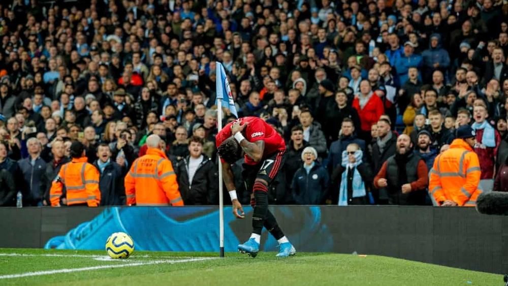 العنصرية في ملاعب الكرة .. "تطبيعٌ" مع الظاهرة و"تقاعسٌ" مؤسساتي عن مكافحتها