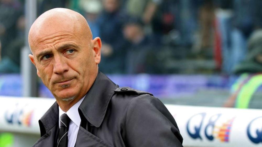 "كورونا" يدفع ناديا أوروبيا لـ"عزل" مدربه الإيطالي!