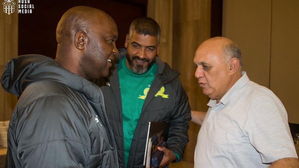 بيتسو يزور بعثة حسنية أكادير بمصر ويتمنَّى التوفيق لـ"غزالة سوس"