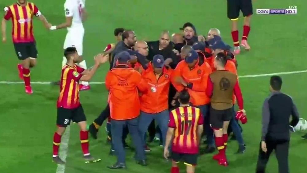 "اعتداء" ومُضايقات من لاعبي ومدرب الترجي لرضوان جيد .. ومحللون فنيون يُشيدون بأدائه