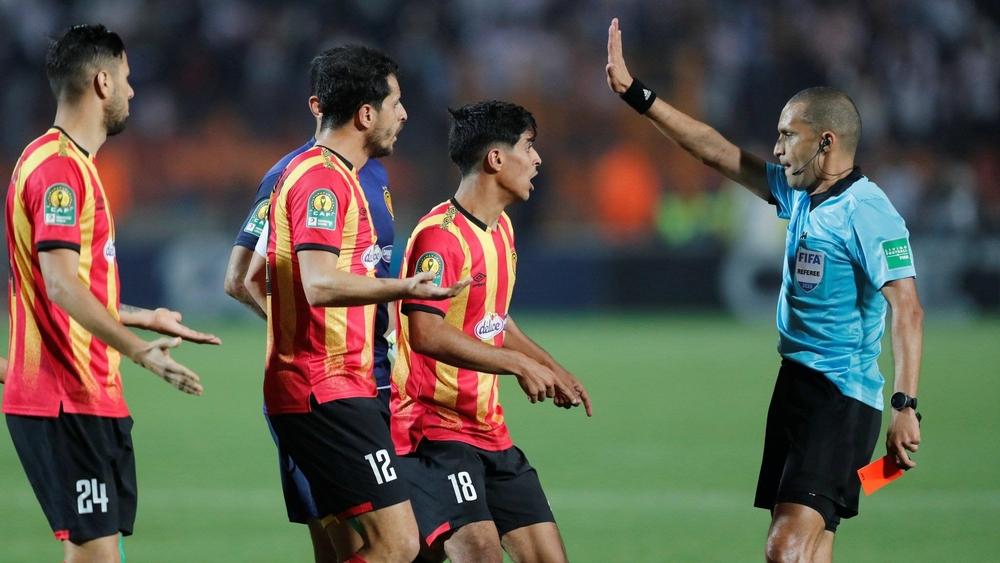 الترجي يشكو رضوان جيد لـ"الكاف" على طرد "اللاعب الخطأ".. ويعمل بالمثل القائل "ضربني وبكى.. سبقني وشكى"!