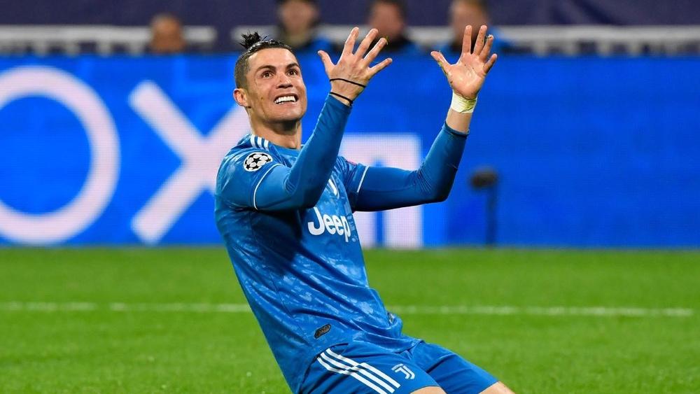 رونالدو "غاضب" بسبب تراجع قيمته السوقية.. ويقوم بحظر حسابات "ترانسفيرت ماركت"!